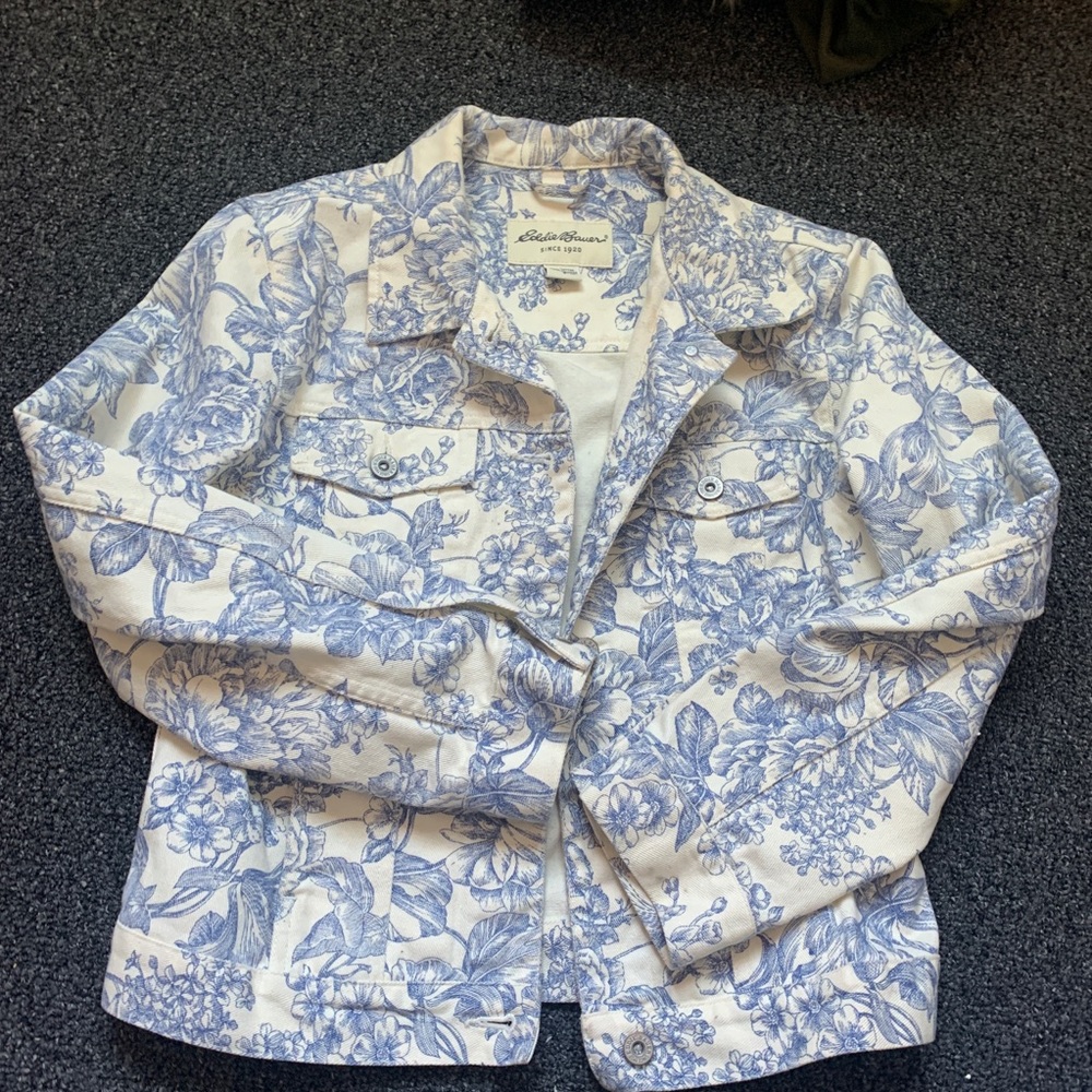 PERFECT Eddie Bauer blue and white jean jacket